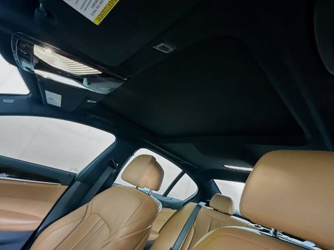 Used 2019 BMW 530i w/ M Sport Package RWD image 26