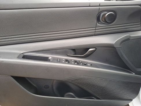 Certified 2025 Hyundai Elantra Sport image 13