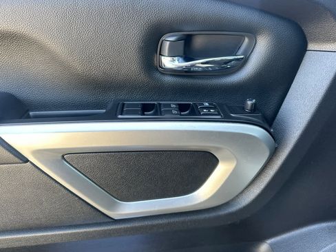 Used 2023 Nissan Titan SV image 10