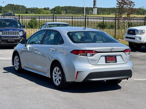 Used 2025 Toyota Corolla LE FWD image 8