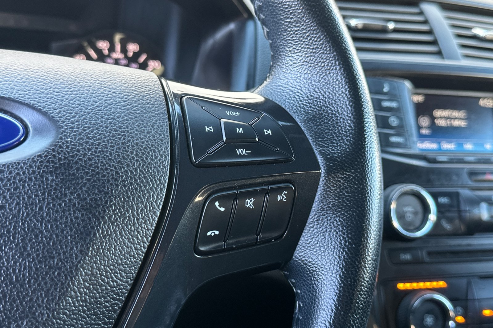 Used 2017 Ford Explorer XLT FWD image 37
