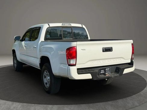 Used 2017 Toyota Tacoma SR RWD image 4
