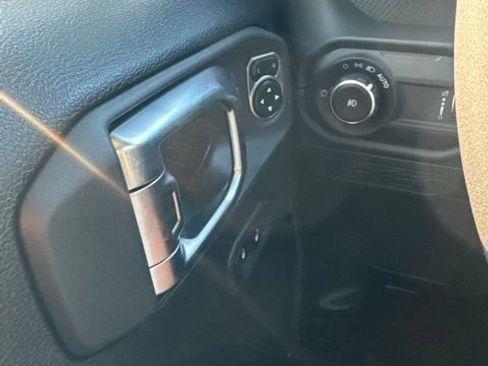 Used 2026 Jeep Wrangler Unlimited Rubicon w/ Safety Group AWD/4WD image 23