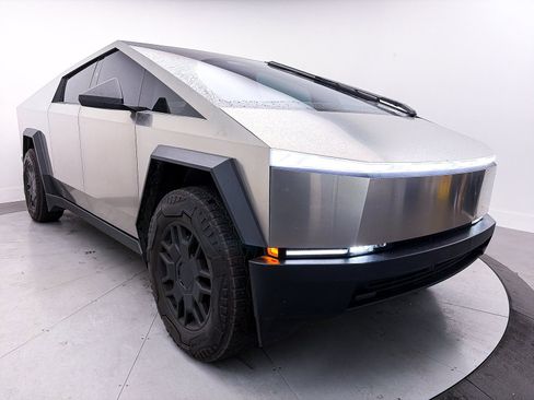 Used 2024 Tesla Cybertruck AWD Crew Cab image 8