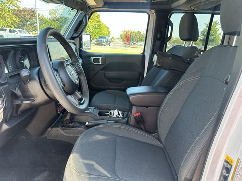 Used 2024 Jeep Wrangler Unlimited AWD/4WD image 12