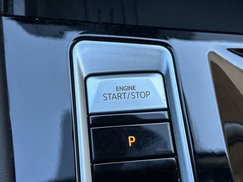 Used 2025 Volkswagen Atlas SE FWD image 22