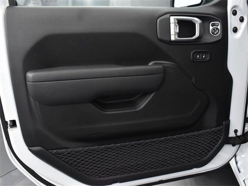 Used 2024 Jeep Wrangler Sport S image 12