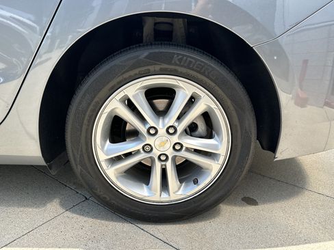Used 2018 Chevrolet Cruze LT w/ Convenience Package FWD image 32