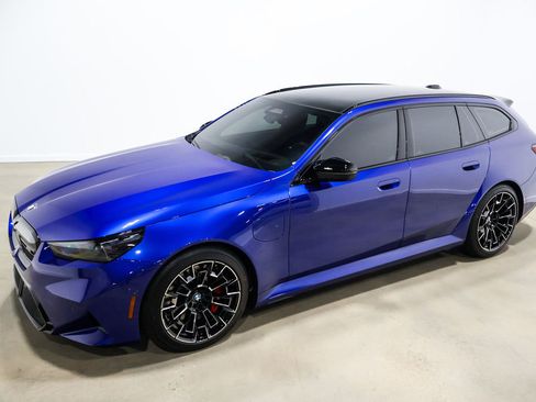 Used 2025 BMW M5 Touring image 14