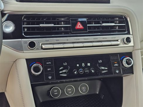 Used 2024 Genesis G70 2.5T image 20