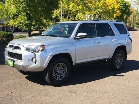 Used 2018 Toyota 4Runner TRD Off-Road w/ TRD Performance Package AWD/4WD image 11