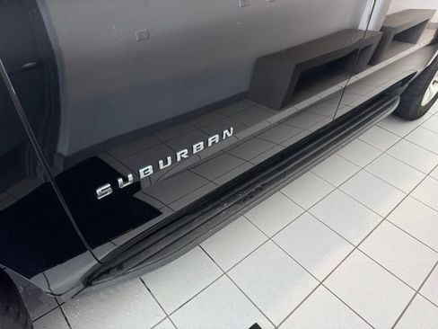 Used 2020 Chevrolet Suburban LT w/ Luxury Package AWD/4WD image 35