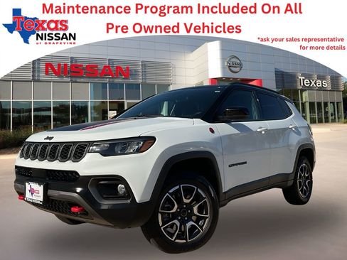 Used 2025 Jeep Compass Trailhawk image 1