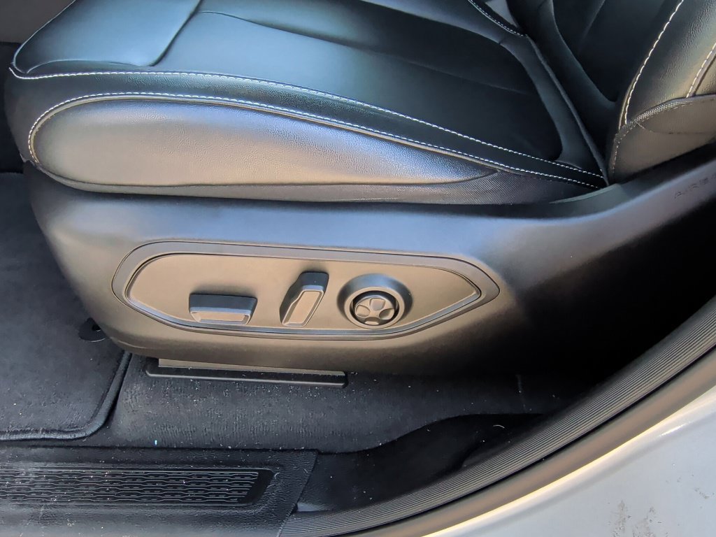 Used 2024 Jeep Grand Cherokee Limited RWD image 13