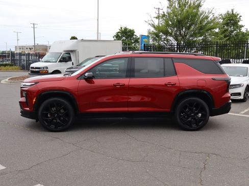 Used 2024 Chevrolet Traverse RS FWD image 7
