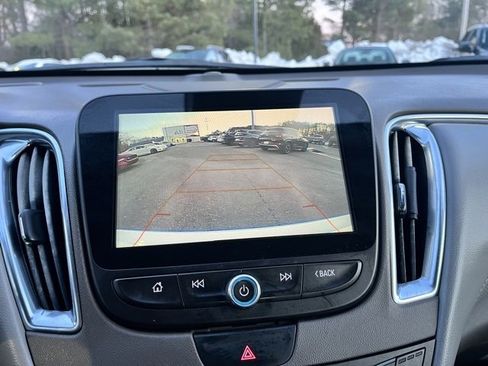 Used 2018 Chevrolet Malibu Premier w/ Driver Confidence Package image 32