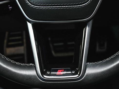 Used 2024 Audi S8 w/ S8 Comfort Plus Package image 43