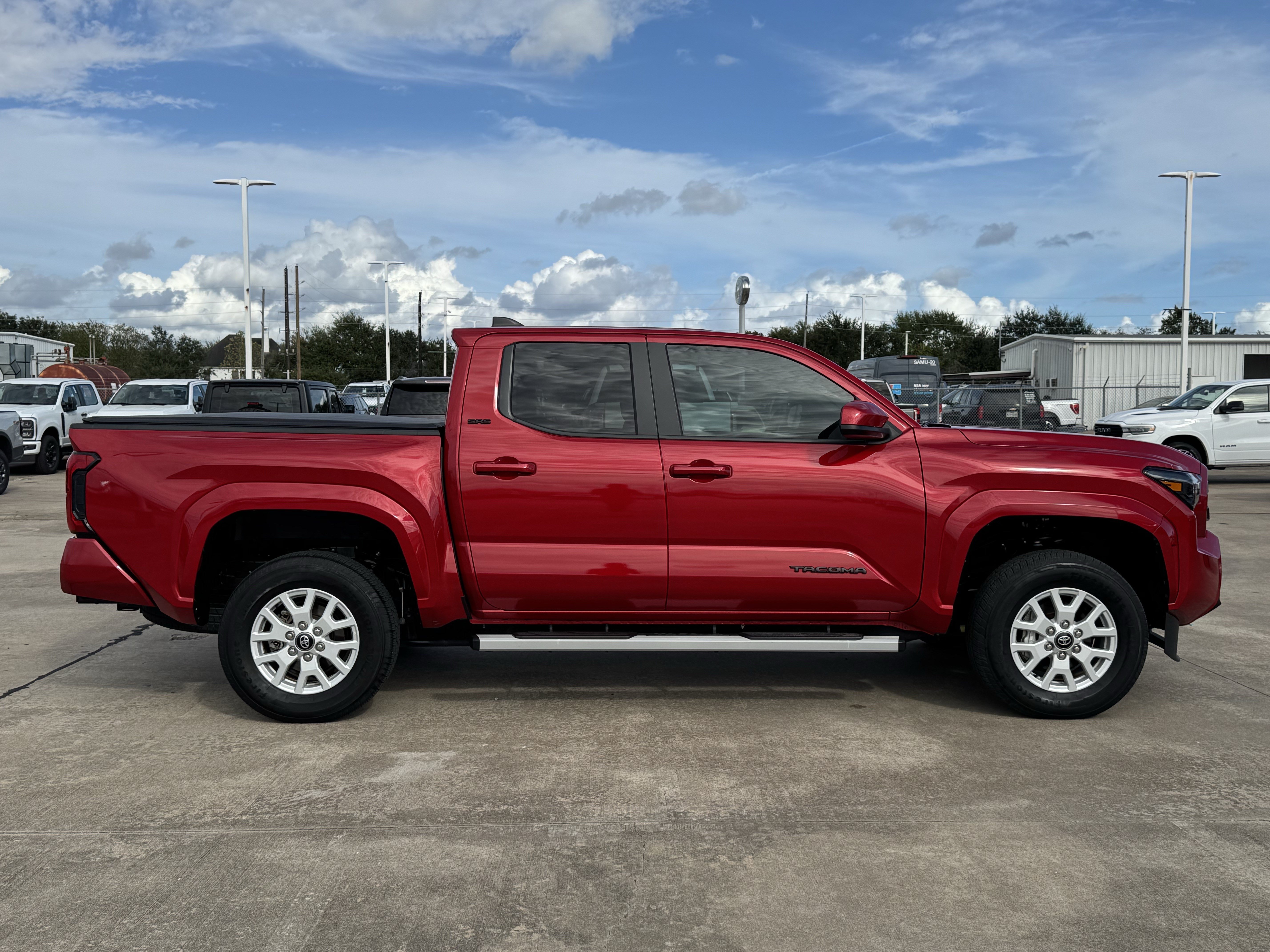 Used 2025 Toyota Tacoma SR5 AWD/4WD image 6