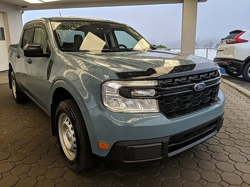 Certified 2022 Ford Maverick XL image 3