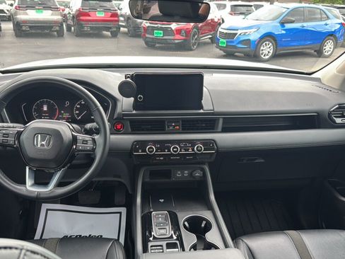 Used 2025 Honda Pilot EX-L image 15