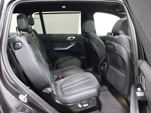 Used 2022 BMW X7 xDrive40i w/ Premium Package AWD/4WD image 36