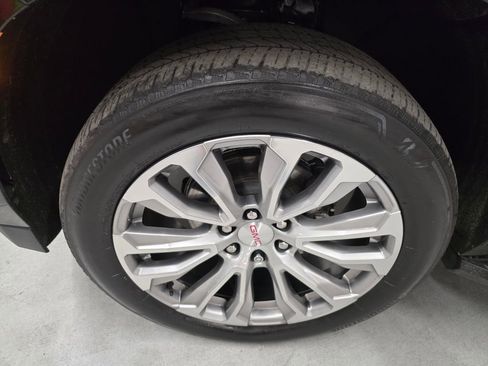 Used 2022 GMC Yukon XL Denali AWD/4WD image 10
