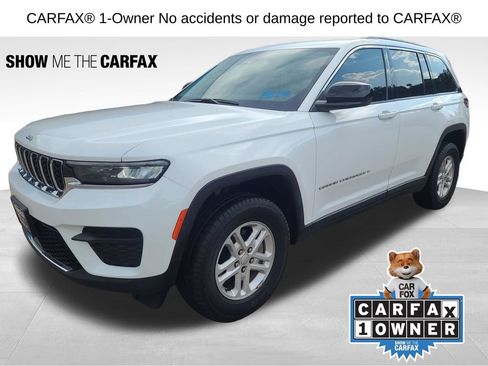 Used 2023 Jeep Grand Cherokee Laredo w/ Luxury Tech Group I AWD/4WD image 3