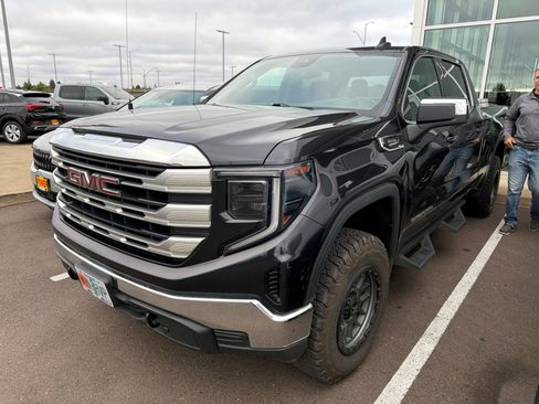 Used 2023 GMC Sierra 1500 SLE w/ X31 Off-Road Package AWD/4WD image 1