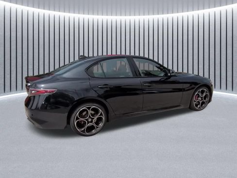 Used 2024 Alfa Romeo Giulia Veloce AWD/4WD image 19