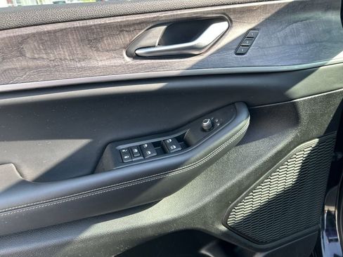 Used 2024 Jeep Grand Cherokee L Limited w/ Luxury Tech Group II image 14