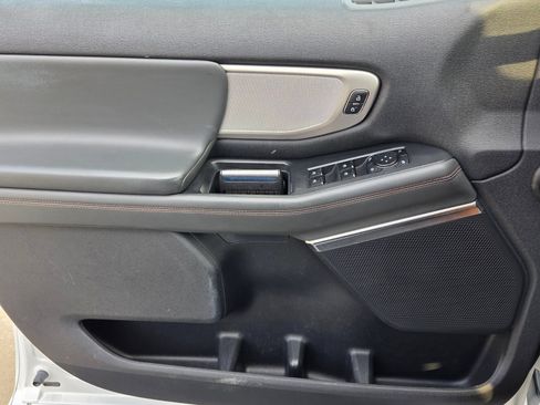 Used 2025 Ford Expedition Active AWD/4WD image 31