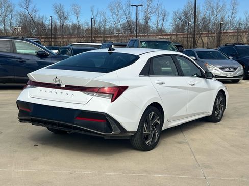 Certified 2025 Hyundai Elantra SEL image 12