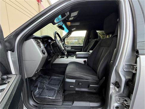 Used 2017 Ford Expedition XLT image 24