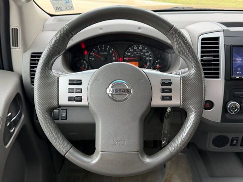 Used 2016 Nissan Frontier SV image 17