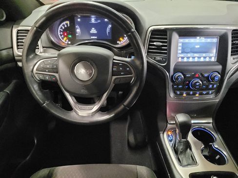 Used 2021 Jeep Grand Cherokee Laredo AWD/4WD image 22