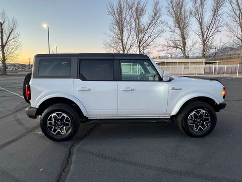 Used 2024 Ford Bronco Outer Banks image 11