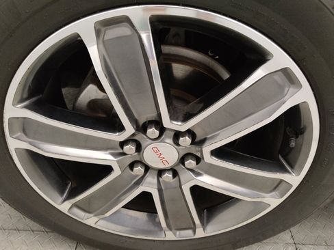 Used 2019 GMC Acadia Denali w/ Technology Package FWD image 31
