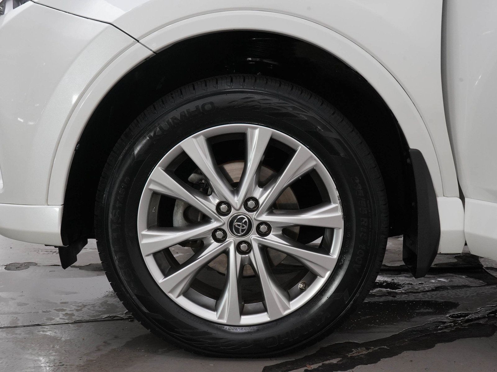 Used 2018 Toyota RAV4 Platinum AWD/4WD image 29