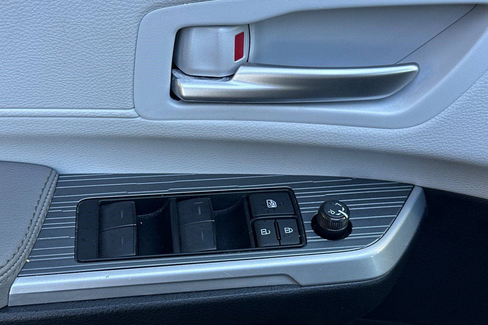 Used 2026 Toyota Sienna XLE FWD image 12