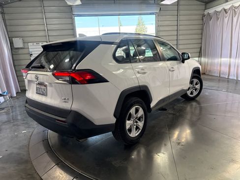 Used 2019 Toyota RAV4 XLE w/ Carpet Mat Package AWD/4WD image 4