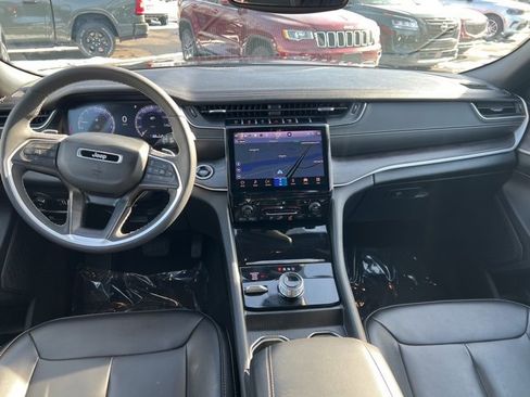 Used 2024 Jeep Grand Cherokee Limited image 23