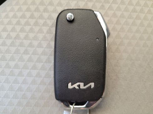 Used 2023 Kia Soul LX w/ LX Technology Package FWD image 32