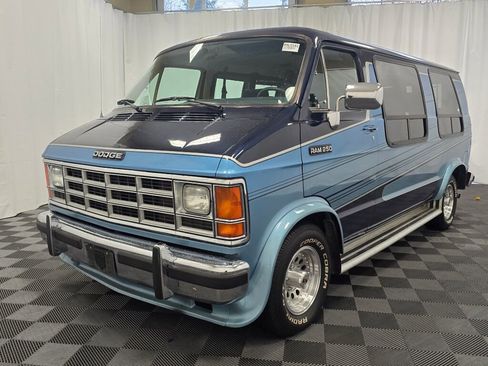 Used 1991 Dodge B2500 image 1
