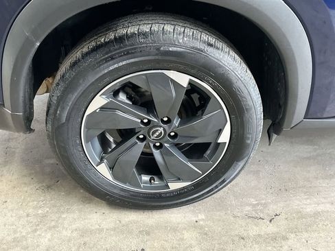 Used 2025 Nissan Rogue SV FWD image 11