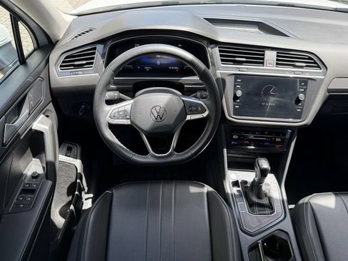 Certified 2024 Volkswagen Tiguan SE FWD image 16