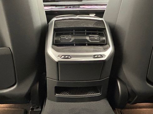 Used 2025 BMW 760i xDrive w/ Executive Package image 34