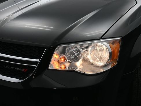 Used 2016 Dodge Grand Caravan SXT FWD image 39