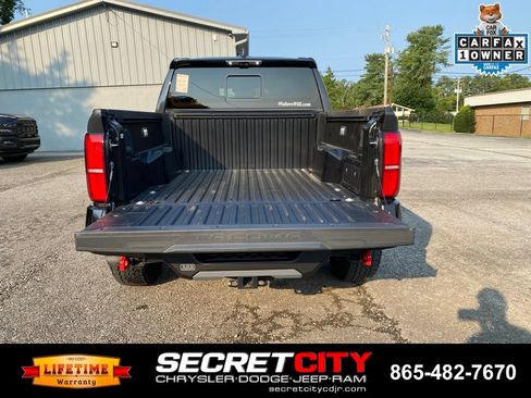 Used 2025 Toyota Tacoma TRD Pro AWD/4WD image 9