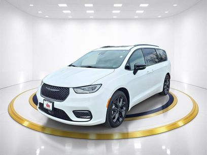 Used 2025 Chrysler Pacifica Limited