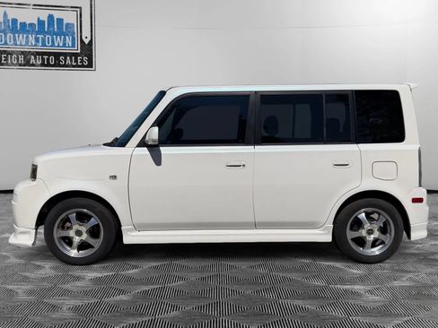 Used 2005 Scion xB FWD image 9